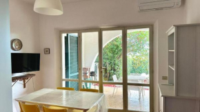 N106 - Numana, villetta con giardino e vista mare dx